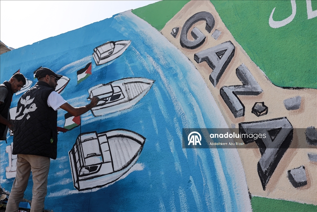 Palestinian artists create graffiti in support of Global Sumud Flotilla in Deir al-Balah