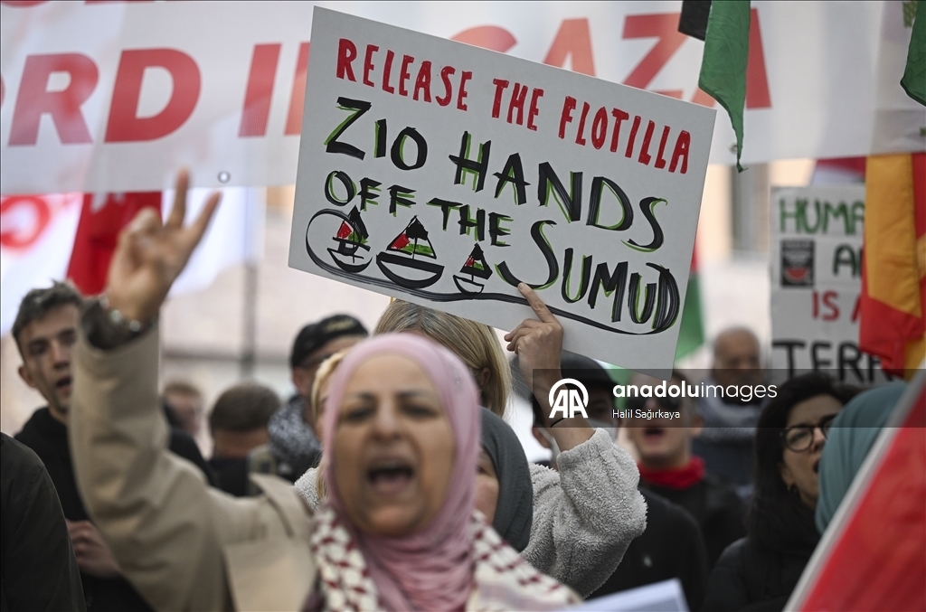 Продолжаются протесты против атаки Израиля на флотилию Global Sumud 18