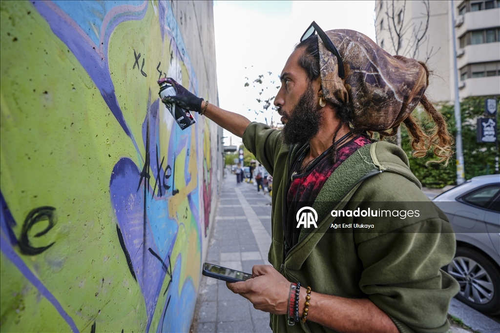 Artist Axel Mengu’s mural in Istanbul condemns global silence on Gaza