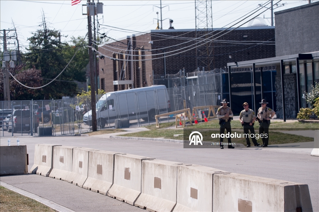 Illinois’te göçmenlik protestolarında polis ve göstericiler karşı karşıya geldi