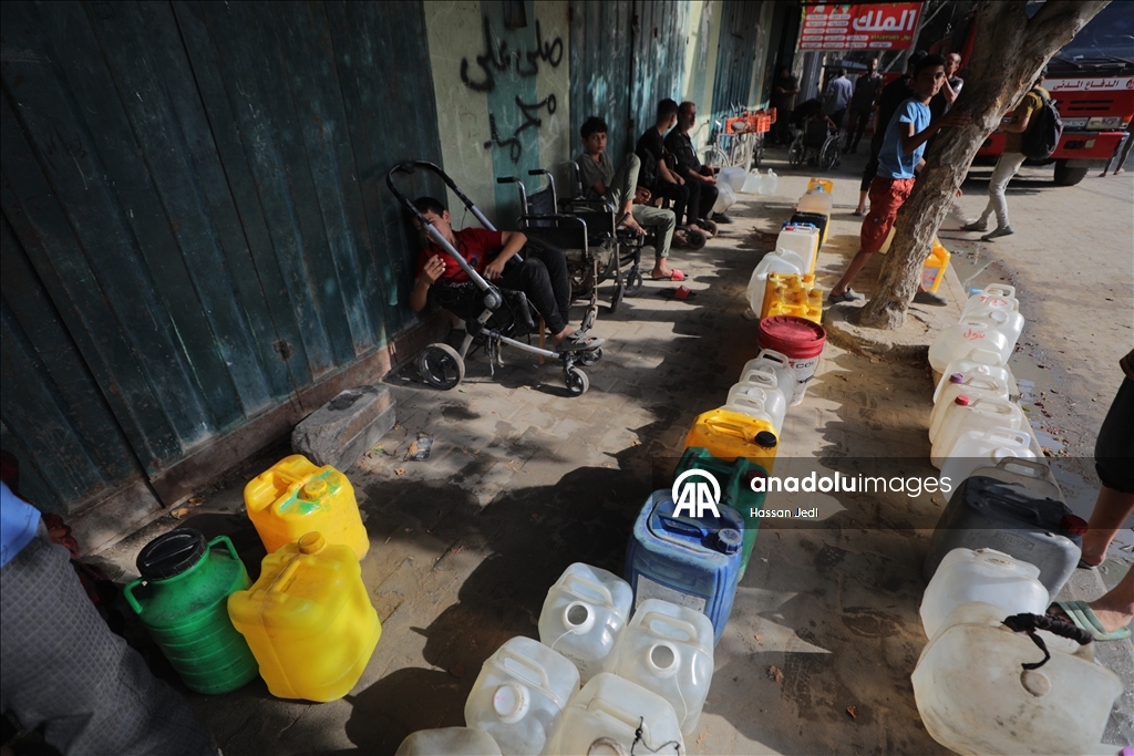 İsrail saldırıları altındaki Gazze'de su krizi sürüyor