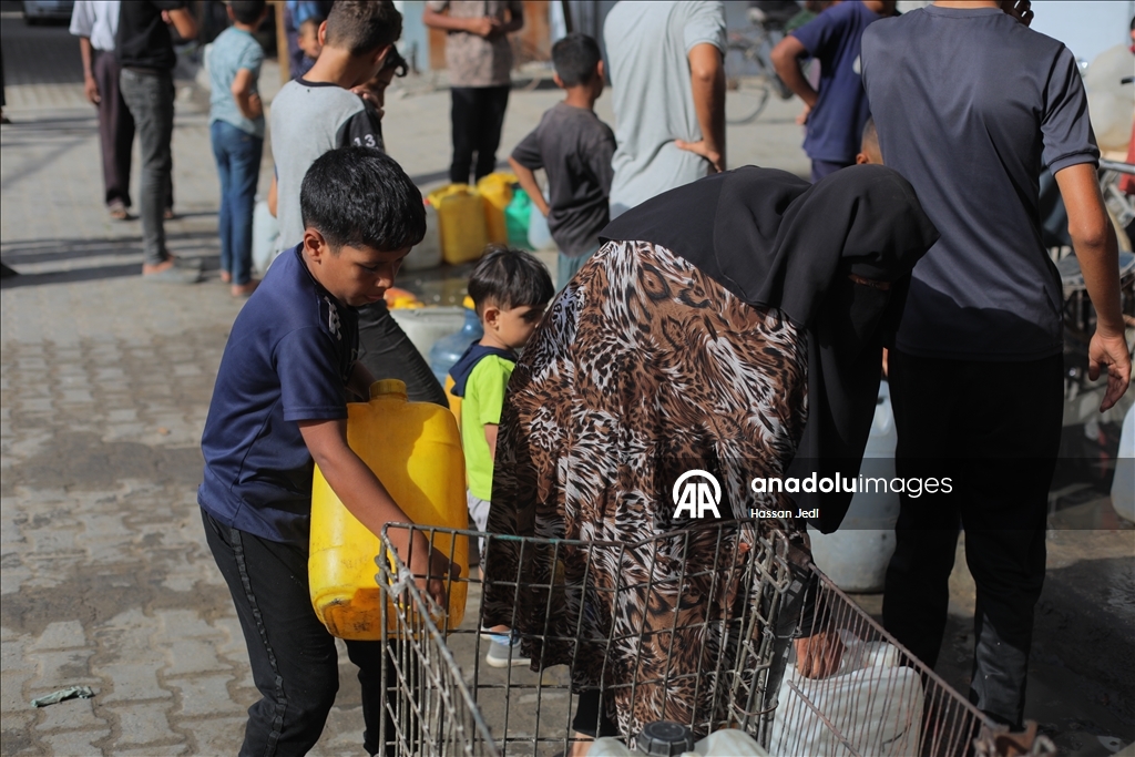 İsrail saldırıları altındaki Gazze'de su krizi sürüyor