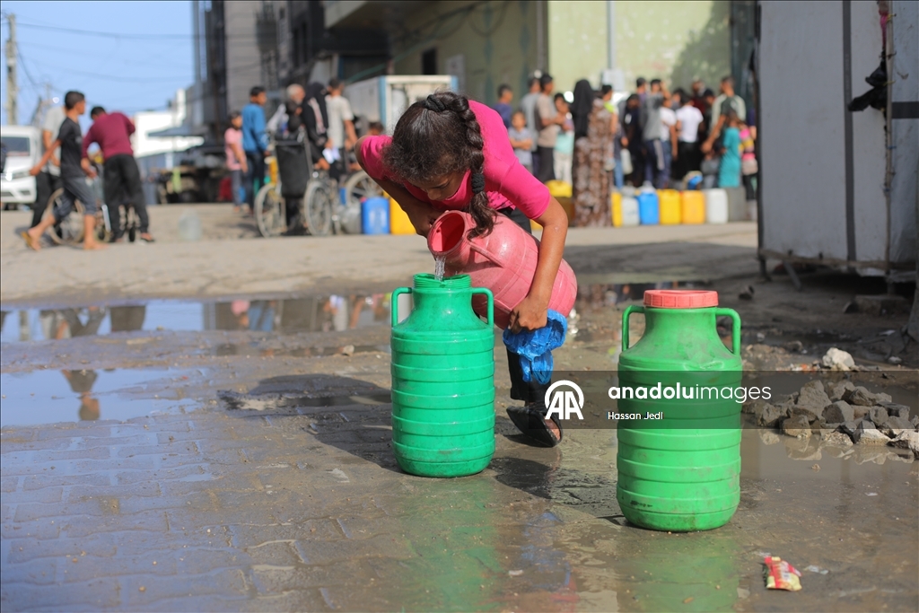 İsrail saldırıları altındaki Gazze'de su krizi sürüyor