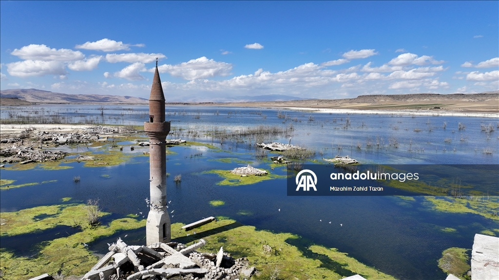 Kayseri'de baraj suyu çekilince eski 4 yerleşim yeri ortaya çıktı