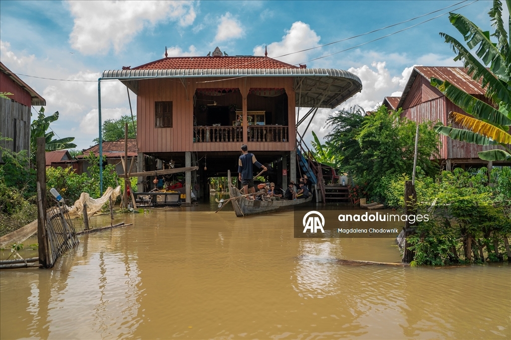 Kamboçya'da etkili olan seller binlerce kişinin tahliyesine neden oldu