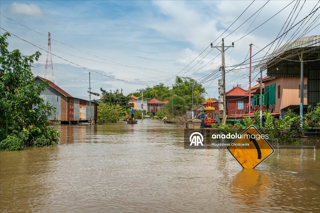 Kamboçya'da etkili olan seller binlerce kişinin tahliyesine neden oldu