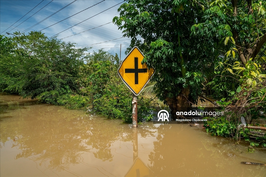 Kamboçya'da etkili olan seller binlerce kişinin tahliyesine neden oldu
