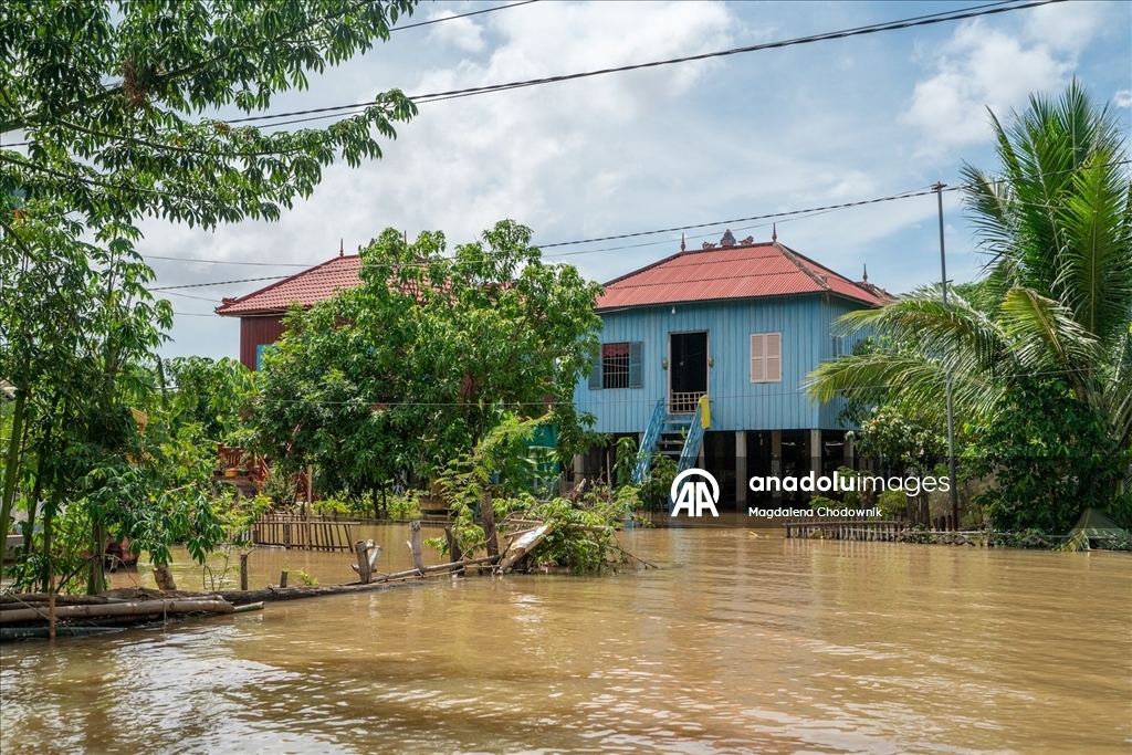Kamboçya'da etkili olan seller binlerce kişinin tahliyesine neden oldu