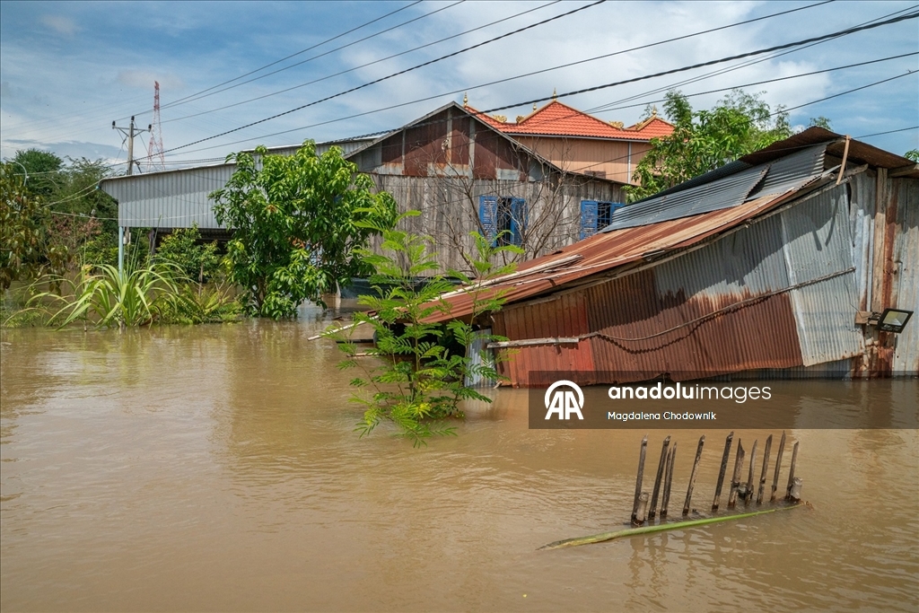 Kamboçya'da etkili olan seller binlerce kişinin tahliyesine neden oldu