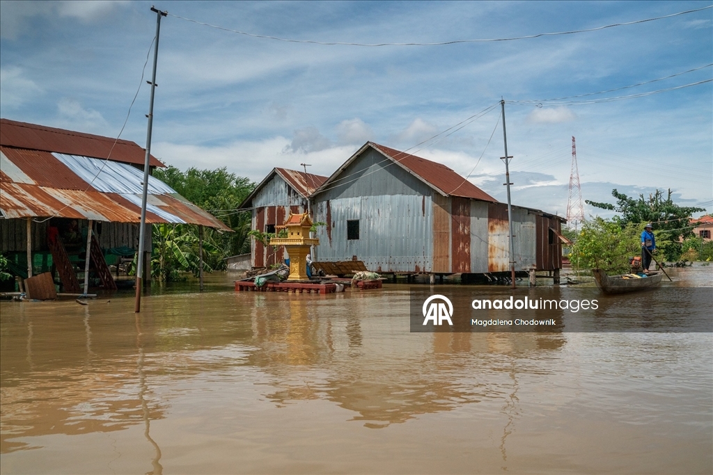Kamboçya'da etkili olan seller binlerce kişinin tahliyesine neden oldu