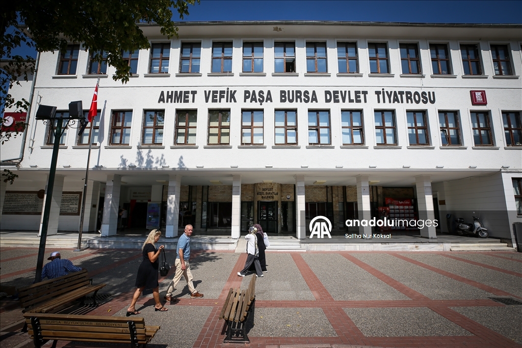 Bursa'nın simgelerinden Ahmet Vefik Paşa Bursa Devlet Tiyatrosu binası 85 senedir ayakta