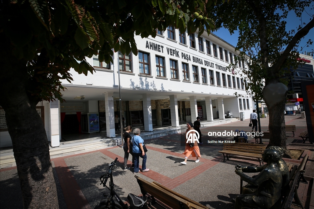Bursa'nın simgelerinden Ahmet Vefik Paşa Bursa Devlet Tiyatrosu binası 85 senedir ayakta