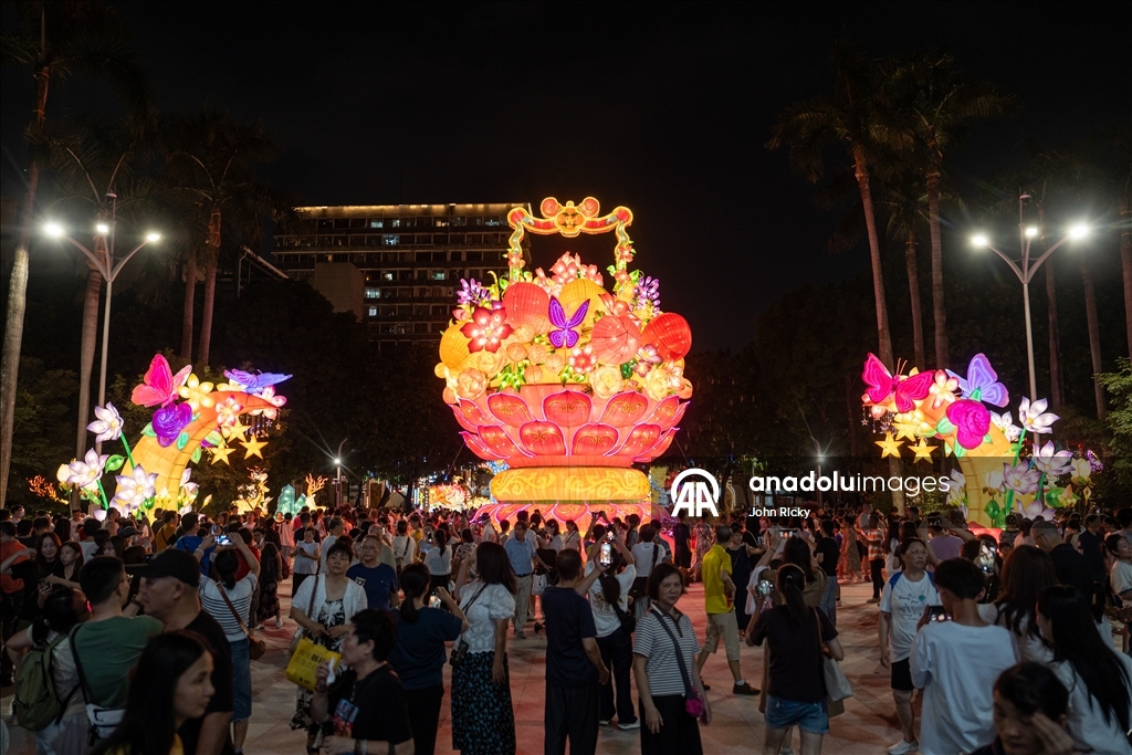 أضواء وفوانيس.. غونجو الصينية تحتفل بمهرجان منتصف الخريف