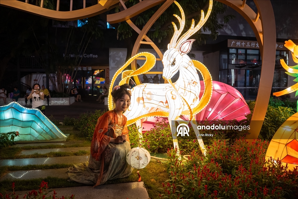 أضواء وفوانيس.. غونجو الصينية تحتفل بمهرجان منتصف الخريف