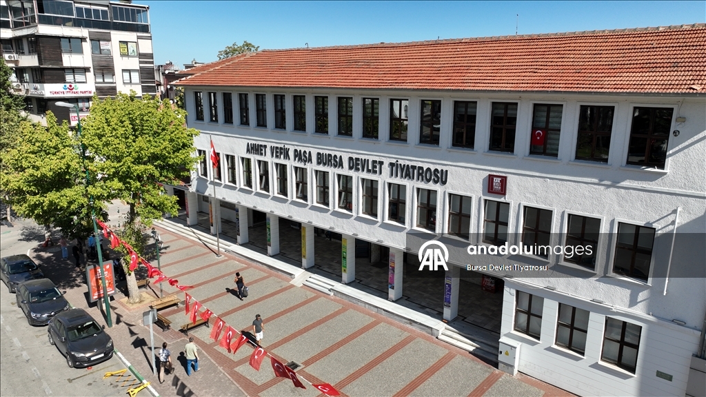 Bursa'nın simgelerinden Ahmet Vefik Paşa Bursa Devlet Tiyatrosu binası 85 senedir ayakta