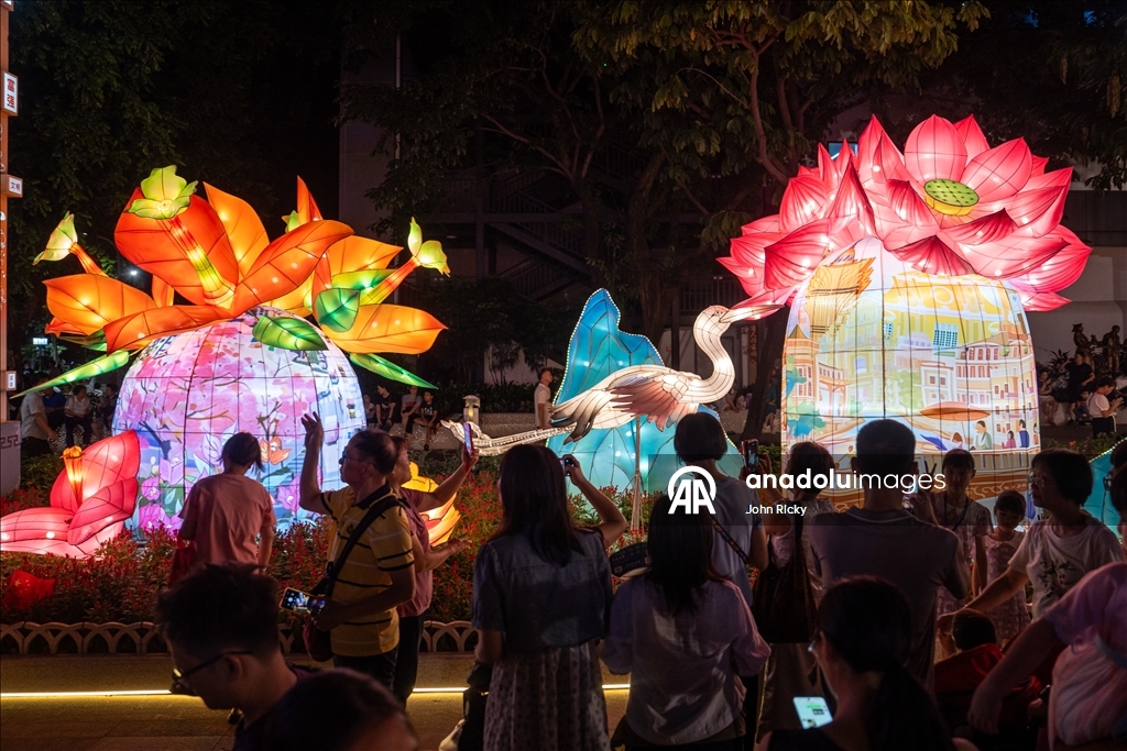 أضواء وفوانيس.. غونجو الصينية تحتفل بمهرجان منتصف الخريف