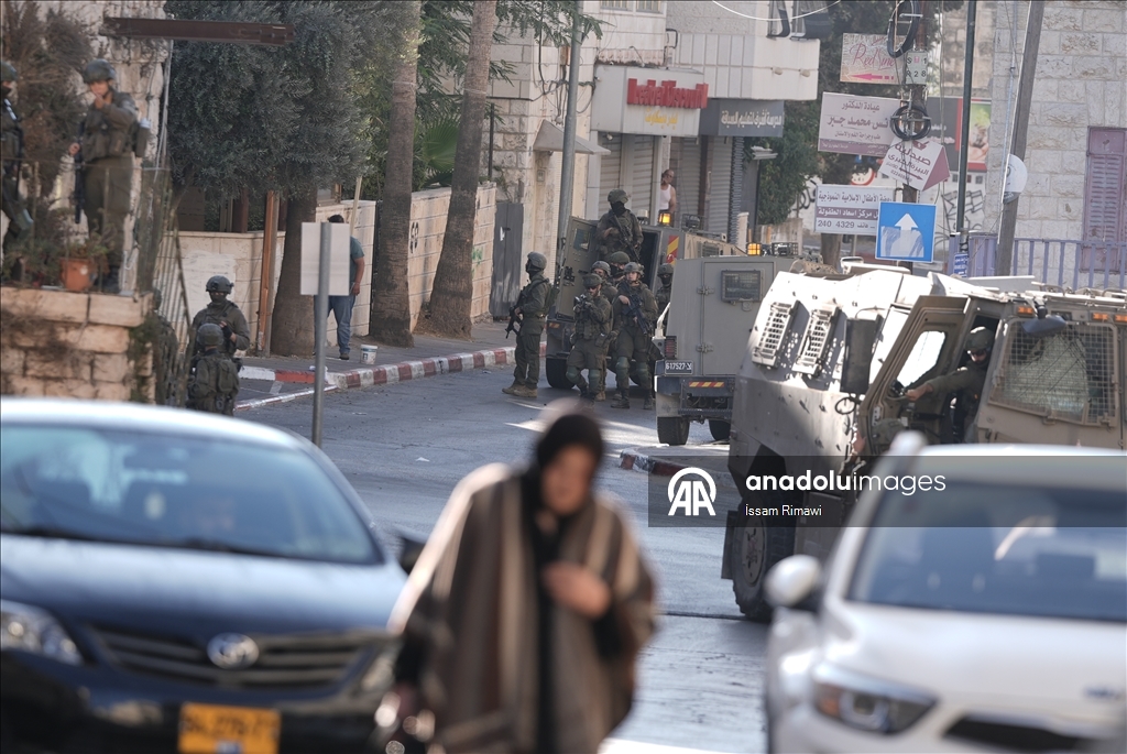 İsrail güçleri, El-Bire kentine baskın düzenledi