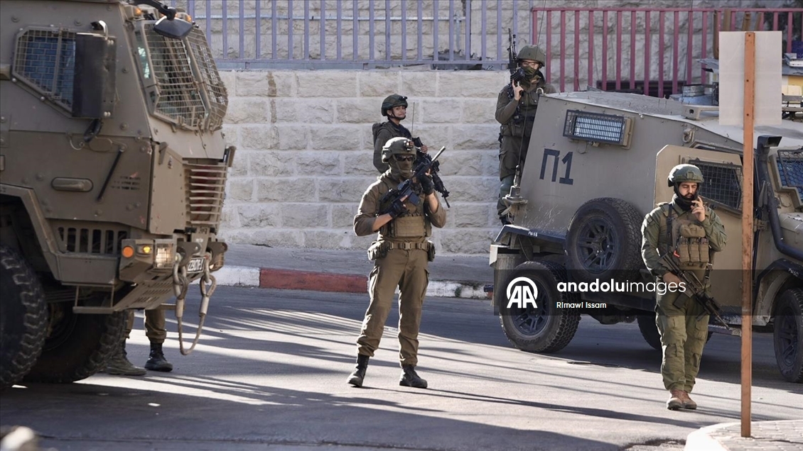 İsrail güçleri, El-Bire kentine baskın düzenledi