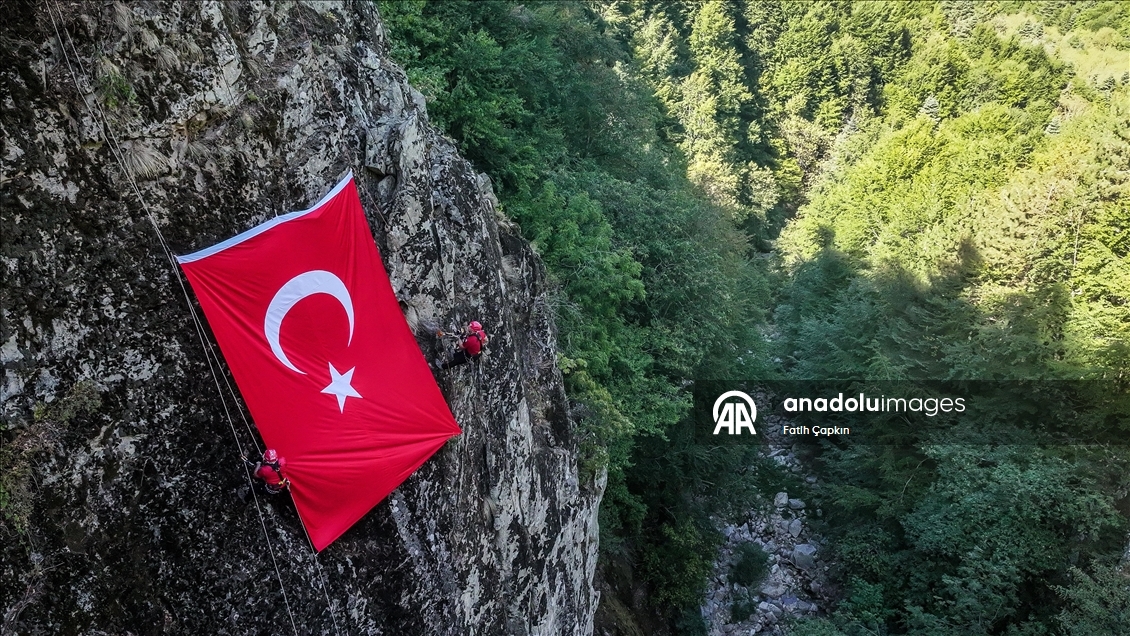 JAK timleri zorlu tatbikatlarla göreve her an hazır