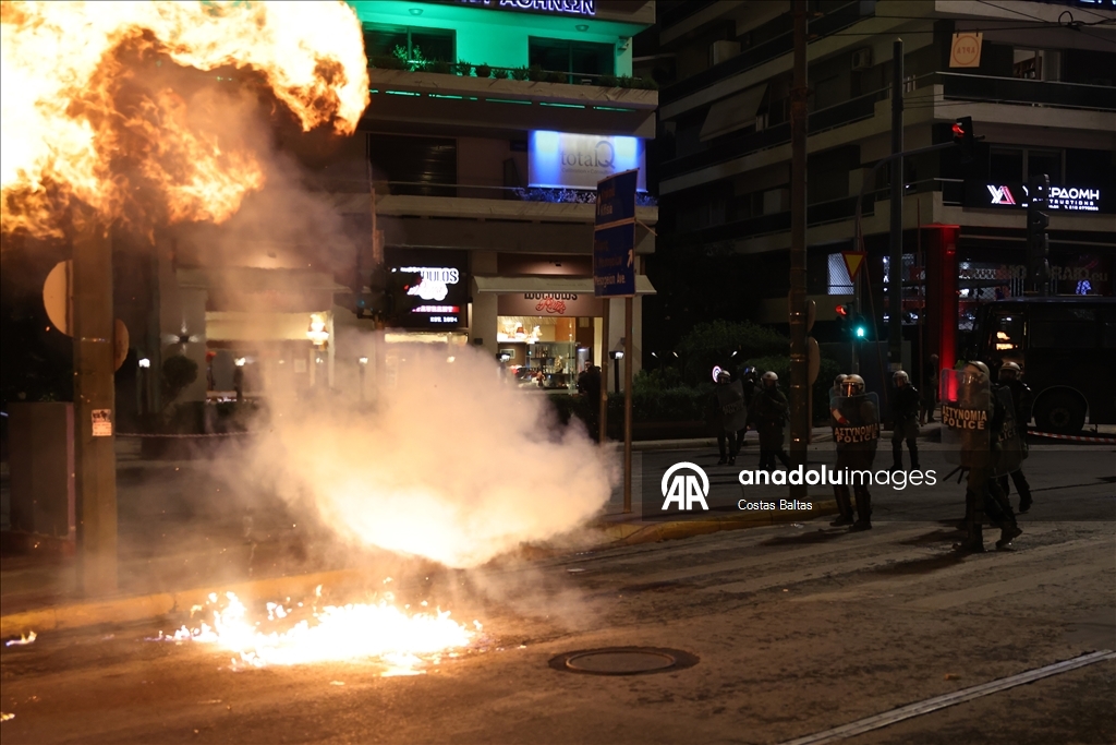 Atina’da İsrail Büyükelçiliği önünde Filistin yanlısı gösteri