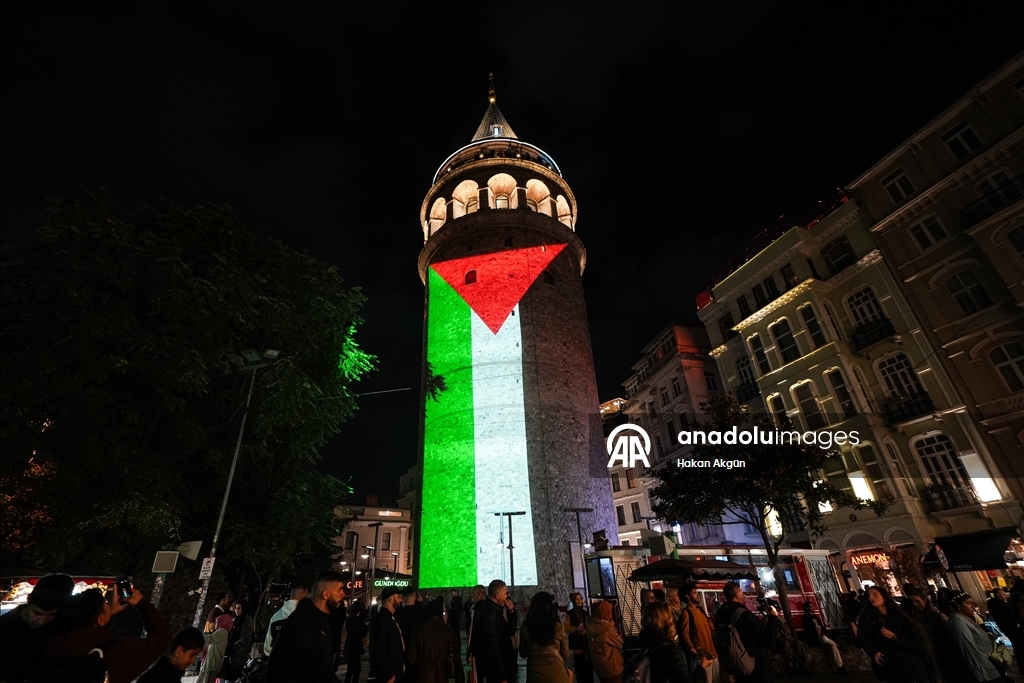 Galata Kulesi'ne Filistin bayrağı yansıtıldı
