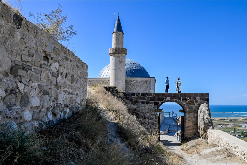 Mizgefta Silêman Xan li zîrweya Keleha Wanê ziyaretvanên xwe diezimîne