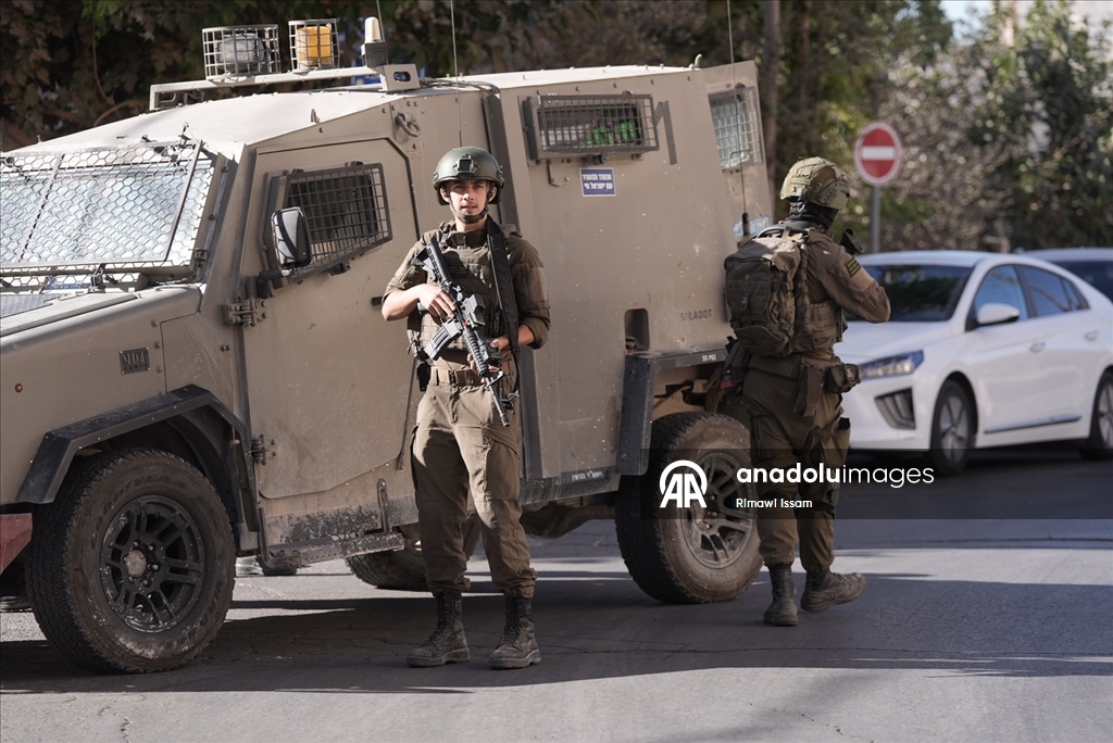 İsrail güçleri, El-Bire kentine baskın düzenledi