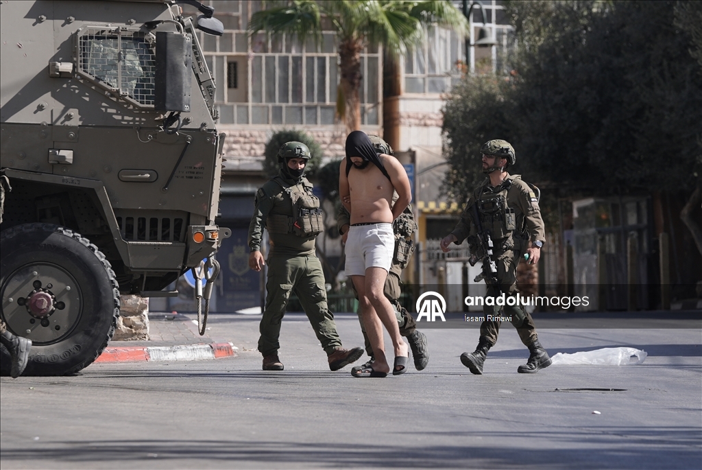 İsrail güçleri, El-Bire kentine baskın düzenledi