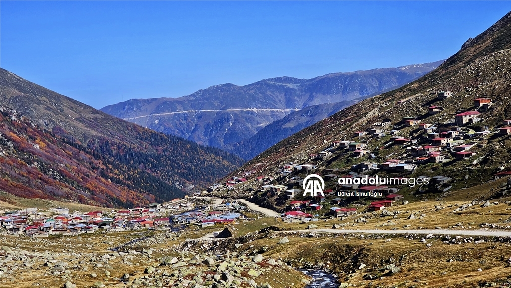 Kaçkar Dağları sonbahar renklerine büründü