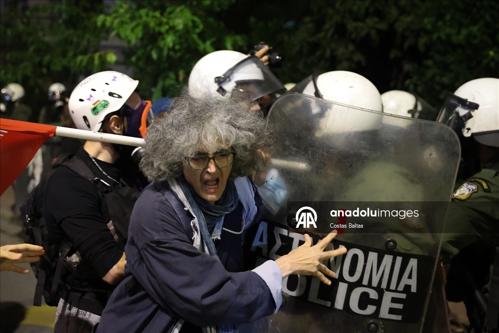 Atina’da İsrail Büyükelçiliği önünde Filistin yanlısı gösteri