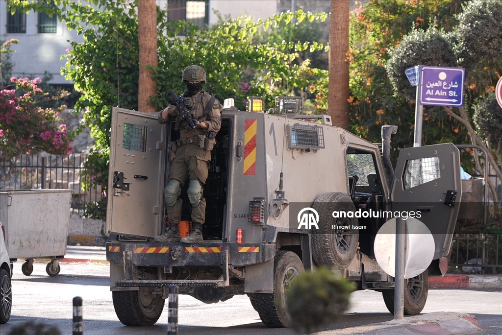 İsrail güçleri, El-Bire kentine baskın düzenledi