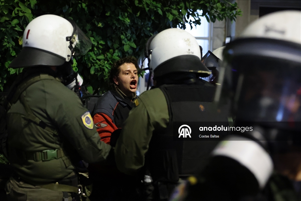 Atina’da İsrail Büyükelçiliği önünde Filistin yanlısı gösteri