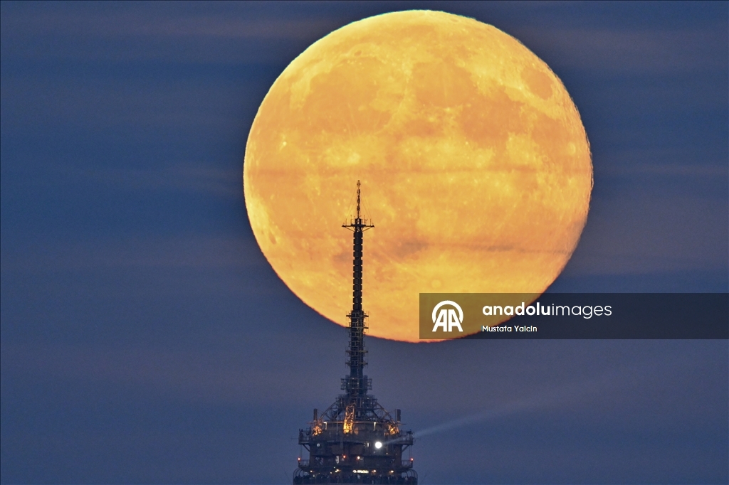 Full Harvest Supermoon rises in Paris