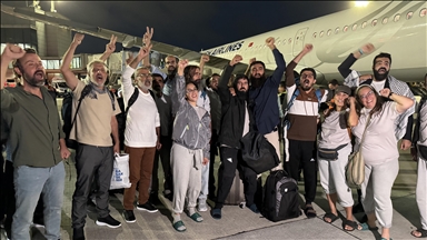 Sumud Filosu aktivisti 15 Türk vatandaşını taşıyan THY uçağı İstanbul'a ulaştı