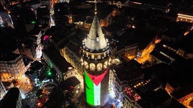 Galata Kulesi'ne Filistin bayrağı yansıtıldı