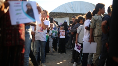Gazze’de yetim çocuklar İsrail’in soykırımını protesto etti