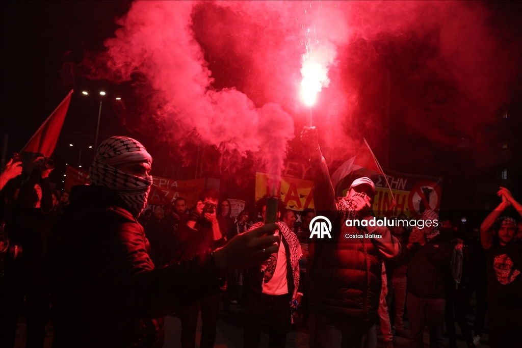 Atina'da insanlar Filistin'e destek gösterisi düzenledi