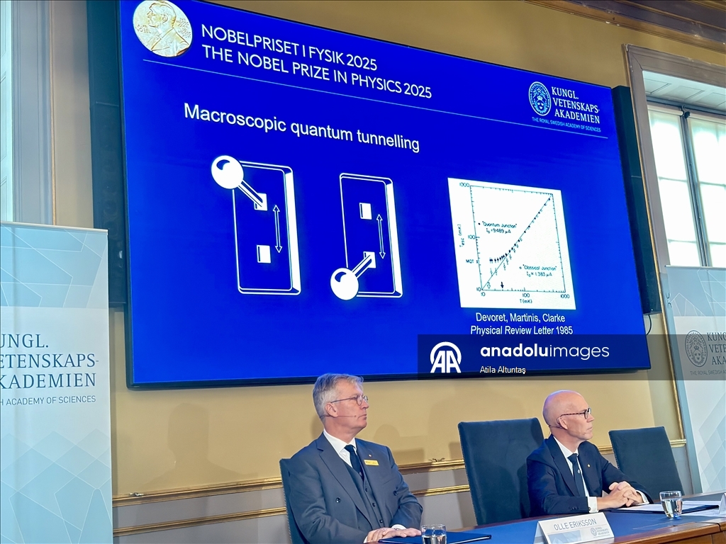 بريطاني وفرنسي وأمريكي يتقاسمون جائزة نوبل للفيزياء 2025