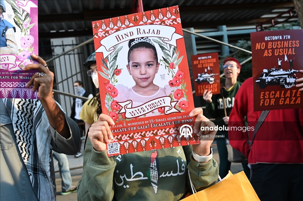 Protesters gather outside the Israeli consulate Chicago