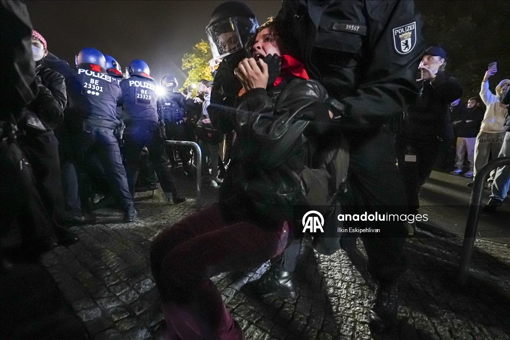 Берлин: полиция жестко разогнала акцию в поддержку Палестины