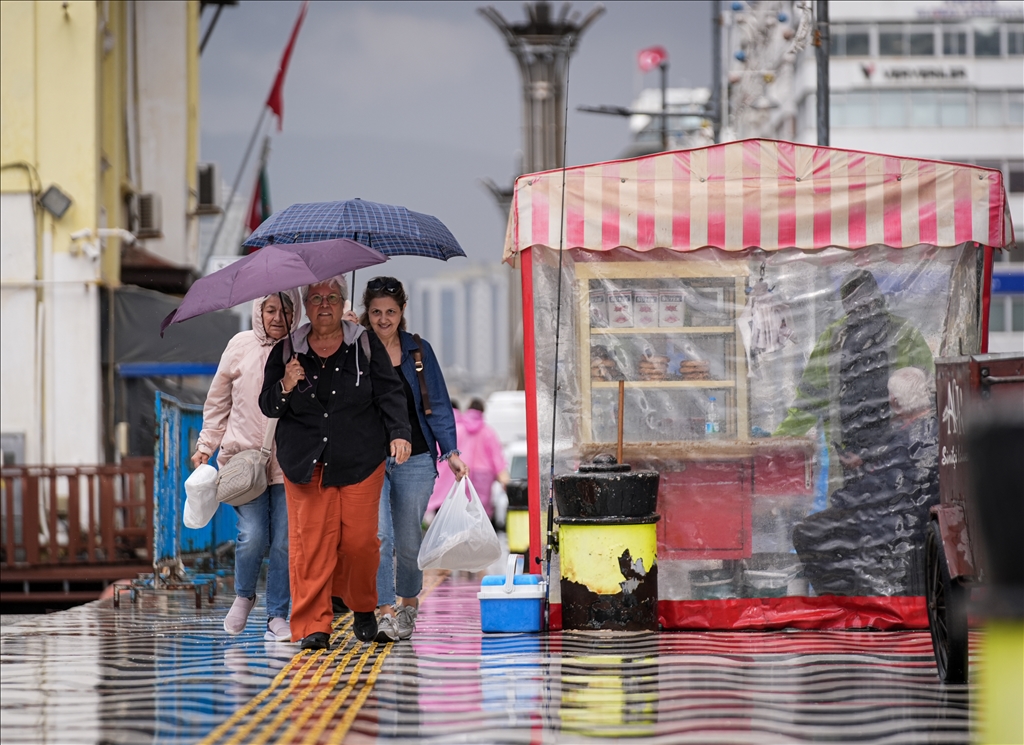 İzmir'de yağmur