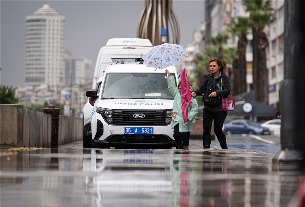 İzmir'de yağmur