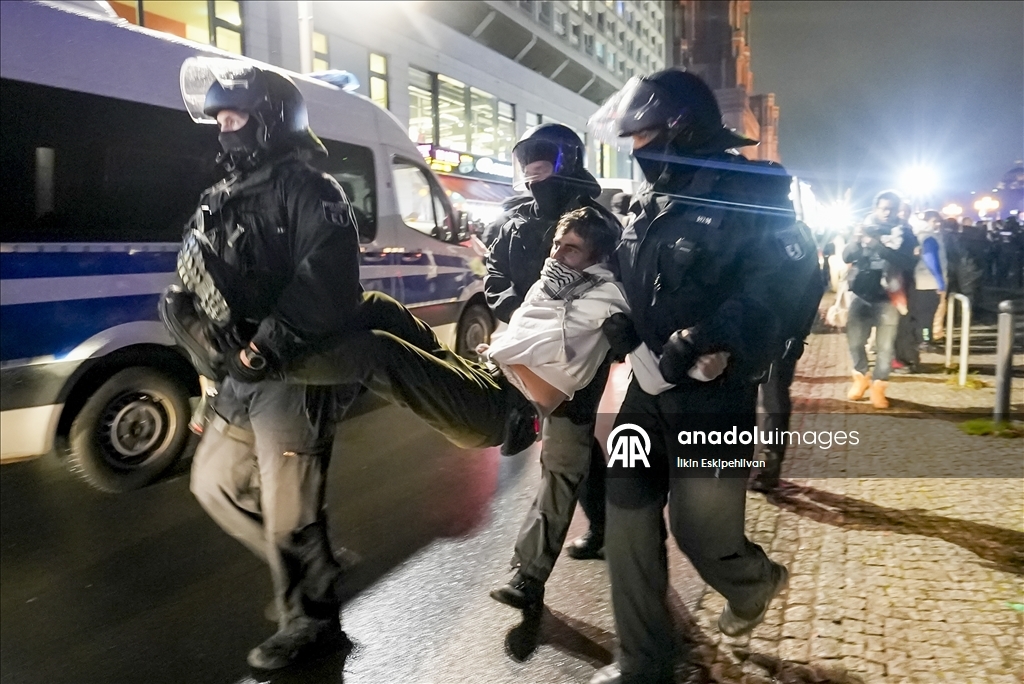 Police intervention against pro-Palestinian demonstrators gathered in Berlin