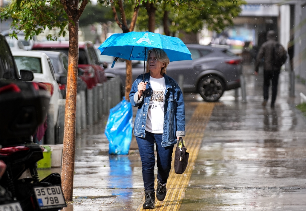 İzmir'de yağmur