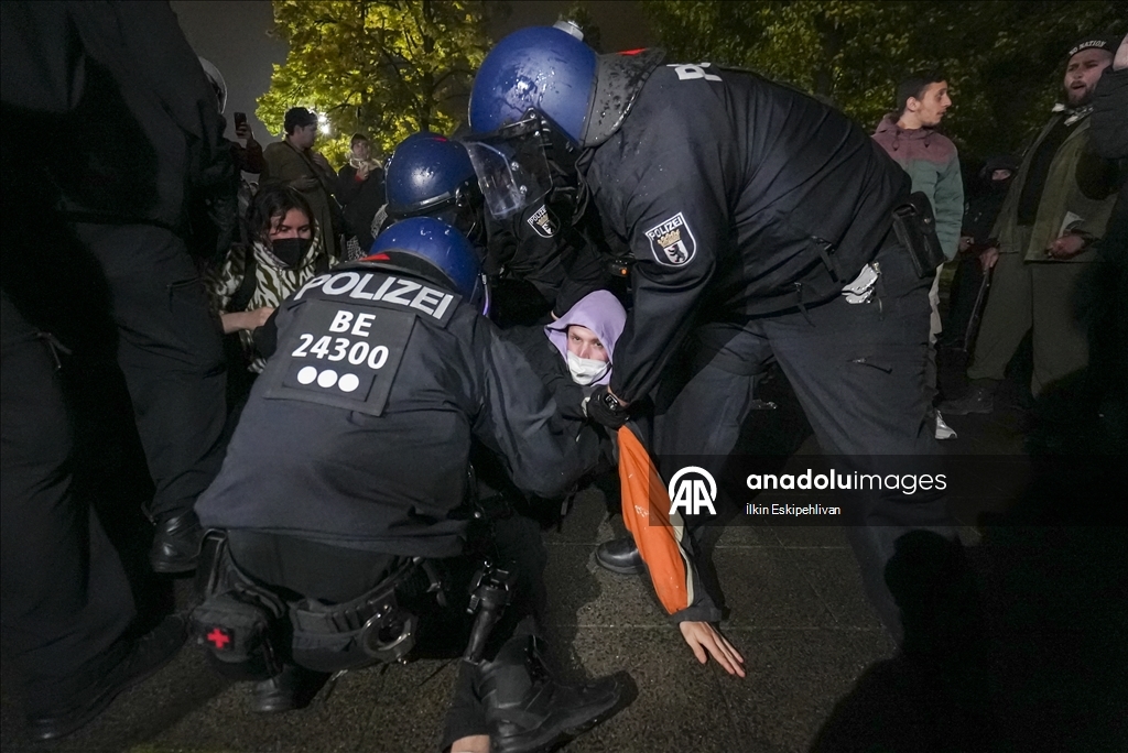 Берлин: полиция жестко разогнала акцию в поддержку Палестины