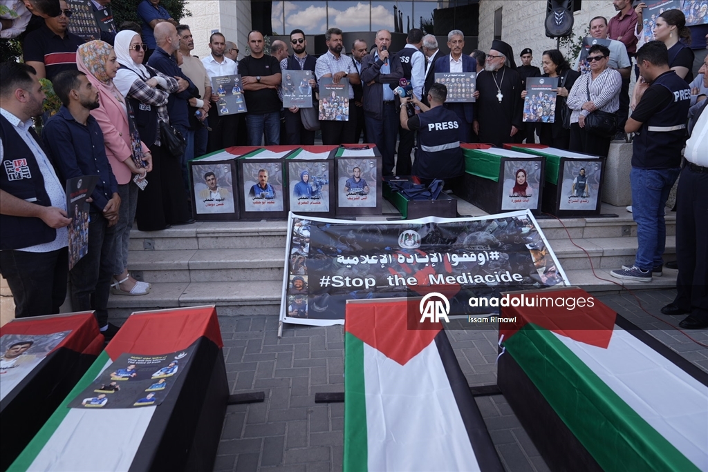 Palestinian journalists in Ramallah protest Israel's attacks on journalists in Gaza