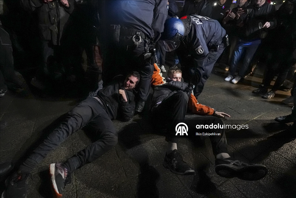Берлин: полиция жестко разогнала акцию в поддержку Палестины