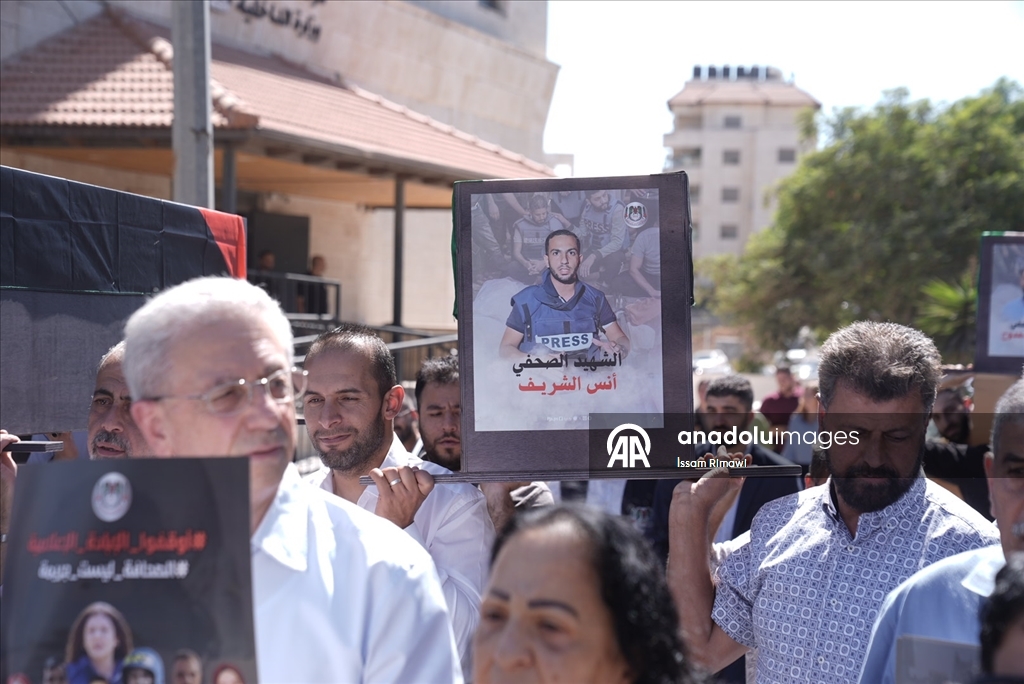 Palestinian journalists in Ramallah protest Israel's attacks on journalists in Gaza