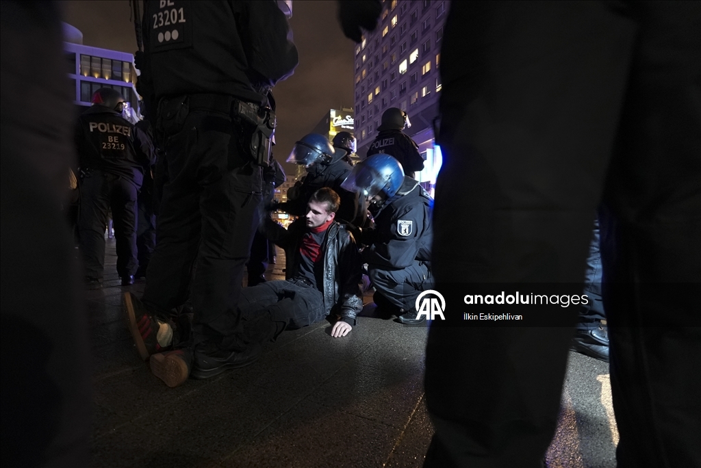 Берлин: полиция жестко разогнала акцию в поддержку Палестины