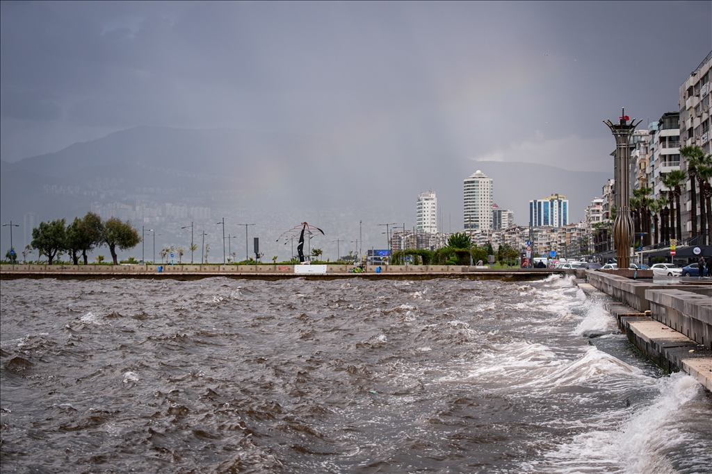 İzmir'de yağmur